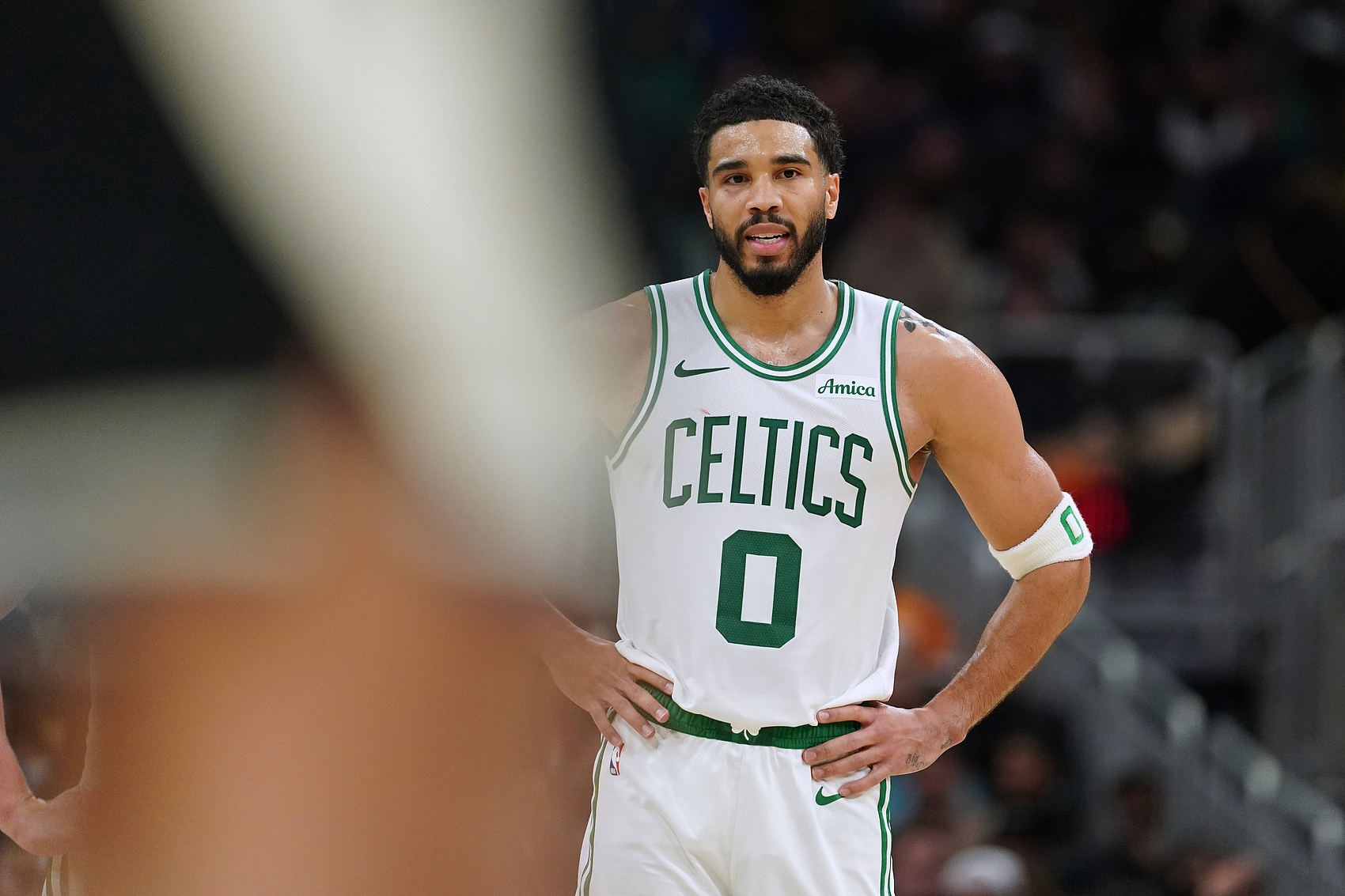 kaiyun-手感冰凉！塔图姆上半场11投2中&amp;三分5中0 得到10分9板4助1断1帽